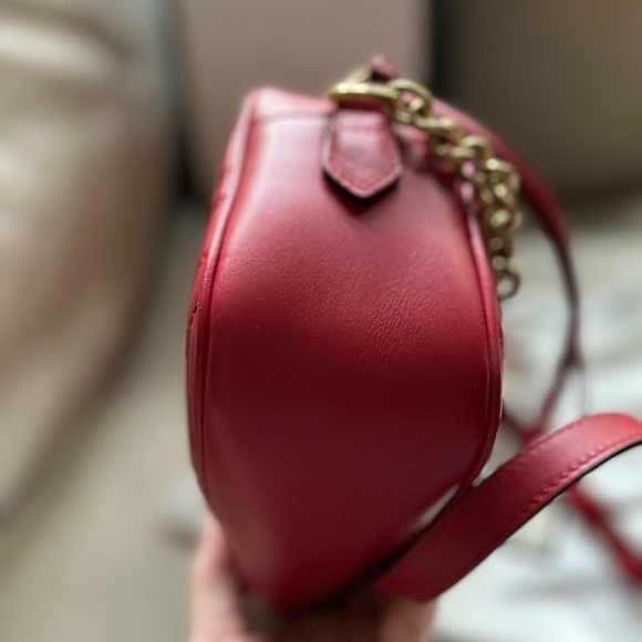 Gucci GG MARMONT MATELASSÉ SMALL SHOULDER BAG - Picture 9 of 12